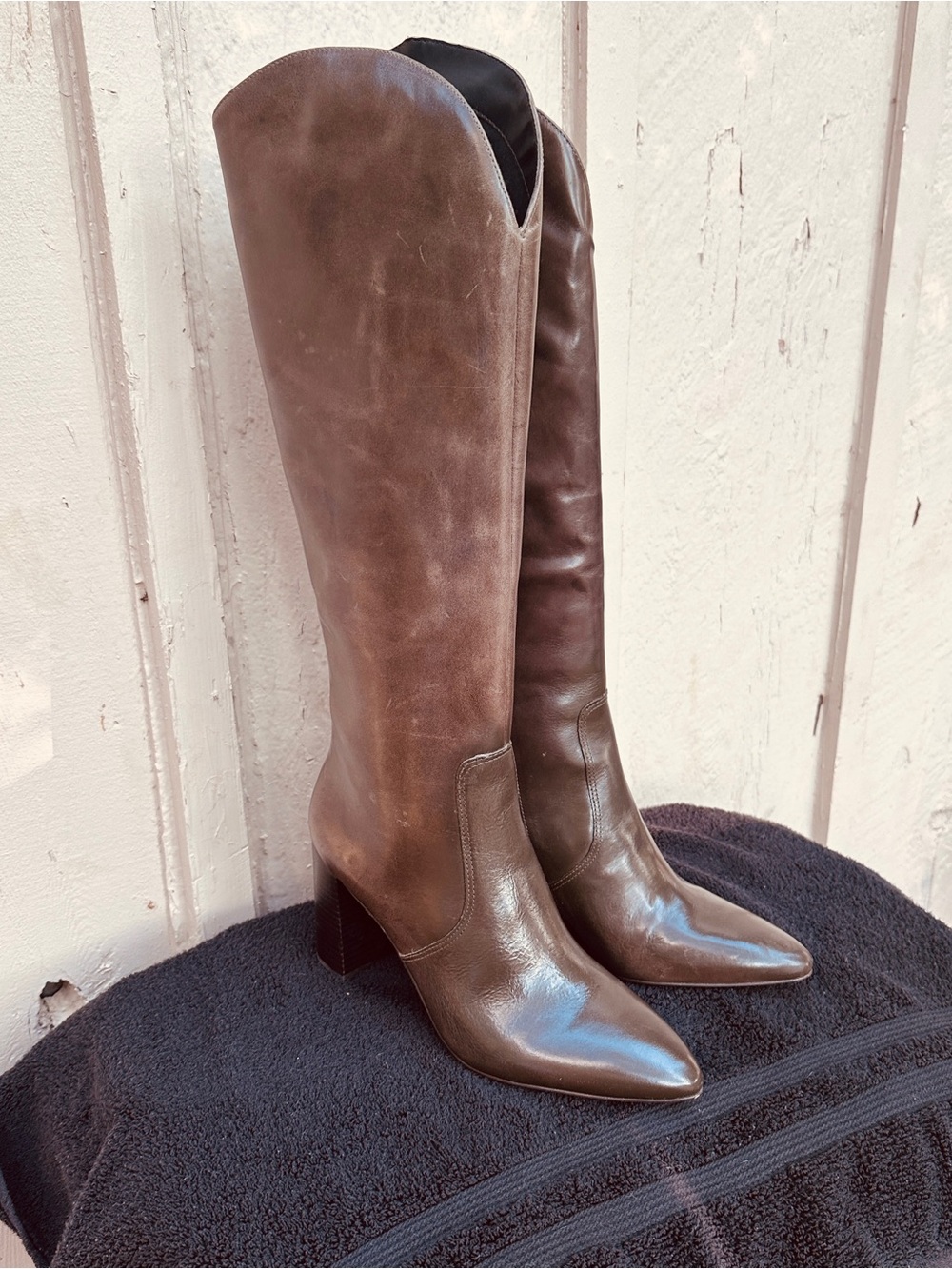 NWT Dolce Vita Nedi knee-high boot w block heel. Size 9. Original box